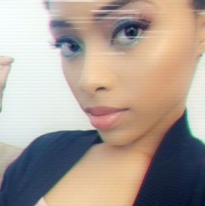 Meet your Posher, Desiree